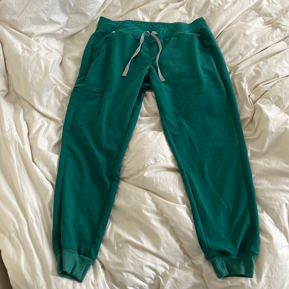 Mint condition figs Hunter green Zamora joggers - size large